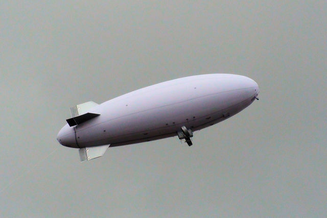 Dirigible en vuelo